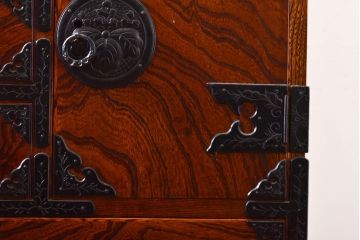 中古　美品　岩谷堂箪笥　波打つ様な杢目と重厚感ある金具が趣ある和箪笥(衣装箪笥、民芸箪笥、収納箪笥、整理箪笥、チェスト、引き出し)(R-061443)