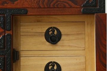 中古　美品　岩谷堂箪笥　波打つ様な杢目と重厚感ある金具が趣ある和箪笥　(R-061443)