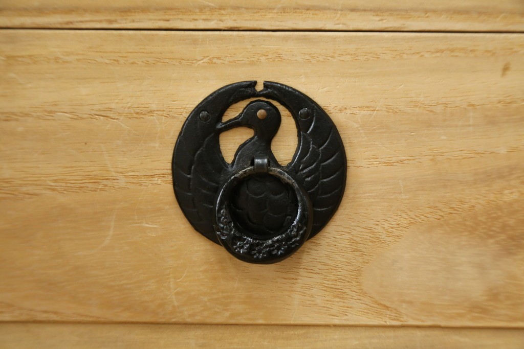 中古　美品　岩谷堂箪笥　波打つ様な杢目と重厚感ある金具が趣ある和箪笥　(R-061443)
