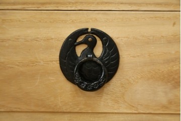 中古　美品　岩谷堂箪笥　波打つ様な杢目と重厚感ある金具が趣ある和箪笥　(R-061443)
