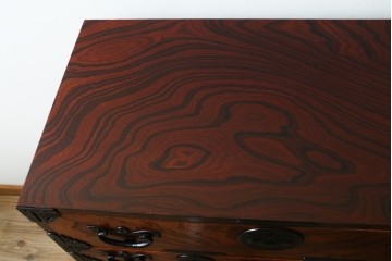 中古　美品　岩谷堂箪笥　波打つ様な杢目と重厚感ある金具が趣ある和箪笥　(R-061443)