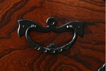 中古　美品　岩谷堂箪笥　波打つ様な杢目と重厚感ある金具が趣ある和箪笥　(R-061443)