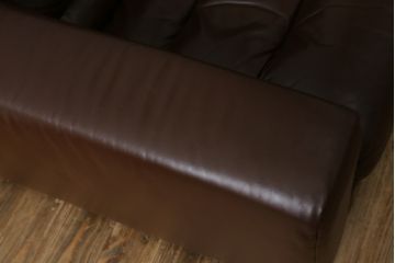 中古　デセデ(de Sede)　DS-13　ブラウン色　本革　シンプルモダンなフォルムが格好良い1人掛けレザーソファ(アームチェア、一人掛けソファ)(定価約60万円)(R-061444)