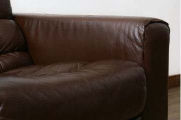 中古　デセデ(de Sede)　DS-13　ブラウン色　本革　シンプルモダンなフォルムが格好良い1人掛けレザーソファ(アームチェア、一人掛けソファ)(定価約60万円)(R-061444)