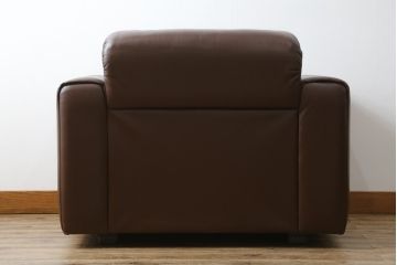 中古　デセデ(de Sede)　DS-13　ブラウン色　本革　シンプルモダンなフォルムが格好良い1人掛けレザーソファ(アームチェア、一人掛けソファ)(定価約60万円)(R-061446)