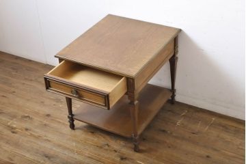 中古　DREXEL HERITAGE JAPAN(ドレクセルヘリテイジジャパン)　594-324　クラシカルなデザインが美しいエンドテーブル(ナイトテーブル、サイドテーブル、サイドチェスト)(R-061449)
