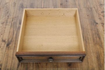 中古　DREXEL HERITAGE JAPAN(ドレクセルヘリテイジジャパン)　594-324　クラシカルなデザインが美しいエンドテーブル(ナイトテーブル、サイドテーブル、サイドチェスト)(R-061449)