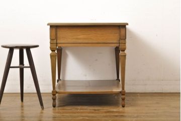 中古　DREXEL HERITAGE JAPAN(ドレクセルヘリテイジジャパン)　594-324　クラシカルなデザインが美しいエンドテーブル(ナイトテーブル、サイドテーブル、サイドチェスト)(R-061449)