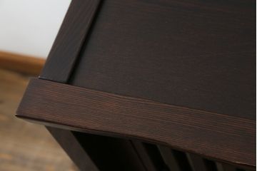 中古　民芸家具　展示未使用品　タモ材　上質な和の空間づくりに取り入れたいシックな水屋箪笥サイドボード(収納棚、戸棚、食器棚、キャビネット)(R-061455)