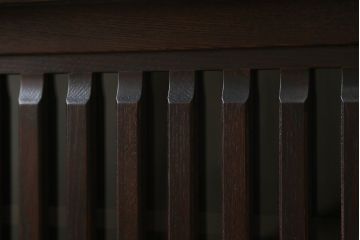 中古　民芸家具　展示未使用品　タモ材　上質な和の空間づくりに取り入れたいシックな水屋箪笥サイドボード(収納棚、戸棚、食器棚、キャビネット)(R-061455)