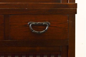 中古　民芸家具　展示未使用品　タモ材　上質な和の空間づくりに取り入れたいシックな水屋箪笥サイドボード(収納棚、戸棚、食器棚、キャビネット)(R-061456)