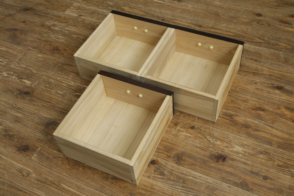 新古　未使用展示品　タモ材　上質な和の空間づくりに取り入れたいシックな水屋箪笥サイドボード　(R-061456)