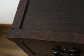 新古　未使用展示品　タモ材　上質な和の空間づくりに取り入れたいシックな水屋箪笥サイドボード　(R-061456)