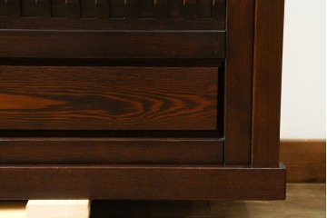 新古　未使用展示品　タモ材　上質な和の空間づくりに取り入れたいシックな水屋箪笥サイドボード　(R-061456)