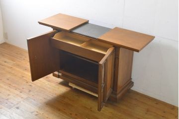 中古　美品　DREXEL HERITAGE(ドレクセルヘリテイジ)　FRANCESCA(フランチェスカ)シリーズ　拡張式の天板が付いたサイドボード(サーバー、カウンター、収納棚)(R-061457)