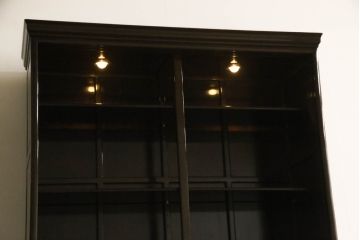 中古　民芸家具　高級品　鉄刀木(タガヤサン)　大人のシックなお部屋づくりにおすすめの本箱(本棚、書棚、ブックケース、戸棚、収納棚、飾り棚、キャビネット)(R-061460)