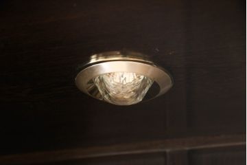 中古　民芸家具　高級品　鉄刀木(タガヤサン)　大人のシックなお部屋づくりにおすすめの本箱(本棚、書棚、ブックケース、戸棚、収納棚、飾り棚、キャビネット)(R-061460)