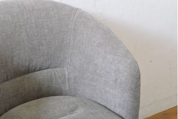 中古　超美品　イタリア　ミノッティ(Minotti)　シンプルモダンなデザインが美しい回転式ダイニングチェア(定価35万円)(回転イス、椅子)(R-061465)