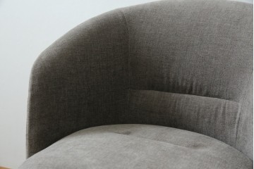 中古　超美品　イタリア　ミノッティ(Minotti)　シンプルモダンなデザインが美しい回転式ダイニングチェア　定価約35万円相当　(R-061465)