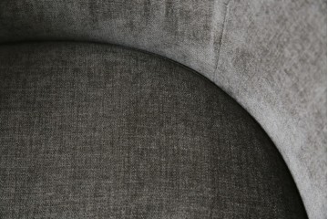 中古　超美品　イタリア　ミノッティ(Minotti)　シンプルモダンなデザインが美しい回転式ダイニングチェア　定価約35万円相当　(R-061465)