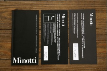中古　超美品　イタリア　ミノッティ(Minotti)　シンプルモダンなデザインが美しい回転式ダイニングチェア　定価約35万円相当　(R-061465)