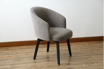中古　超美品　イタリア　ミノッティ(Minotti)　シンプルモダンなデザインが美しい回転式ダイニングチェア(定価35万円)(回転イス、椅子)(R-061467)