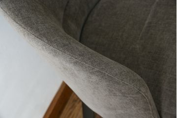中古　超美品　イタリア　ミノッティ(Minotti)　シンプルモダンなデザインが美しい回転式ダイニングチェア(定価35万円)(回転イス、椅子)(R-061467)