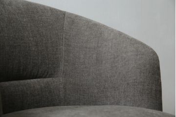 中古　超美品　イタリア　ミノッティ(Minotti)　シンプルモダンなデザインが美しい回転式ダイニングチェア(定価35万円)(回転イス、椅子)(R-061467)