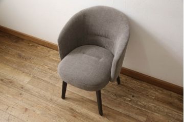中古　超美品　イタリア　ミノッティ(Minotti)　シンプルモダンなデザインが美しい回転式ダイニングチェア(定価35万円)(回転イス、椅子)(R-061468)