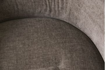 中古　超美品　イタリア　ミノッティ(Minotti)　シンプルモダンなデザインが美しい回転式ダイニングチェア(定価35万円)(回転イス、椅子)(R-061468)