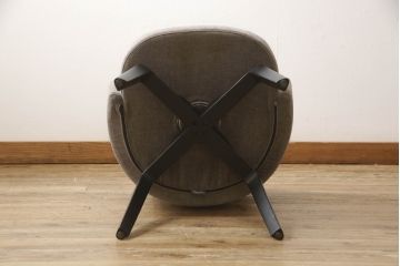 中古　超美品　イタリア　ミノッティ(Minotti)　シンプルモダンなデザインが美しい回転式ダイニングチェア(定価35万円)(回転イス、椅子)(R-061468)