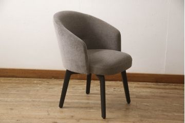 中古　超美品　イタリア　ミノッティ(Minotti)　シンプルモダンなデザインが美しい回転式ダイニングチェア(定価35万円)(回転イス、椅子)(R-061469)