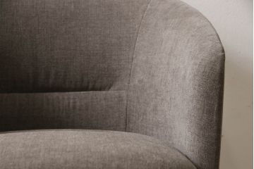 中古　超美品　イタリア　ミノッティ(Minotti)　シンプルモダンなデザインが美しい回転式ダイニングチェア(定価35万円)(回転イス、椅子)(R-061469)