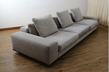 中古　イタリア　ミノッティ(Minotti)　シンプルながら洗練された佇まいの3人掛けソファ(3人掛け、3P)(定価約300万円)(R-061470)