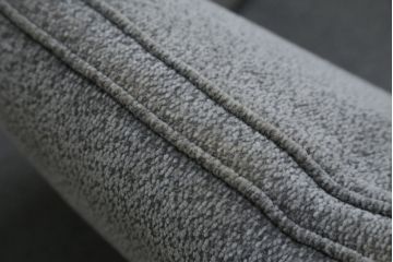 中古　イタリア　ミノッティ(Minotti)　シンプルながら洗練された佇まいの3人掛けソファ(3人掛け、3P)(定価約300万円)(R-061470)
