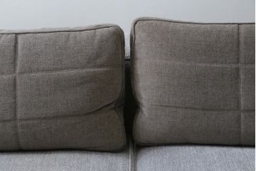 中古　イタリア　ミノッティ(Minotti)　シンプルながら洗練された佇まいの3人掛けソファ(3人掛け、3P)(定価約300万円)(R-061470)