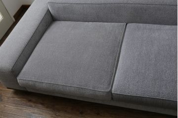 中古　イタリア　ミノッティ(Minotti)　シンプルながら洗練された佇まいの3人掛けソファ(3人掛け、3P)(定価約300万円)(R-061470)