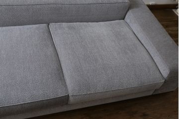 中古　イタリア　ミノッティ(Minotti)　シンプルながら洗練された佇まいの3人掛けソファ(3人掛け、3P)(定価約300万円)(R-061470)