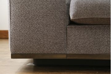中古　イタリア　ミノッティ(Minotti)　シンプルながら洗練された佇まいの3人掛けソファ(3人掛け、3P)(定価約300万円)(R-061470)