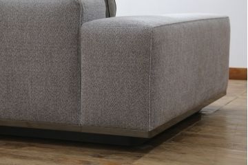 中古　イタリア　ミノッティ(Minotti)　シンプルながら洗練された佇まいの3人掛けソファ(3人掛け、3P)(定価約300万円)(R-061470)