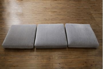 中古　イタリア　ミノッティ(Minotti)　シンプルながら洗練された佇まいの3人掛けソファ(3人掛け、3P)(定価約300万円)(R-061470)