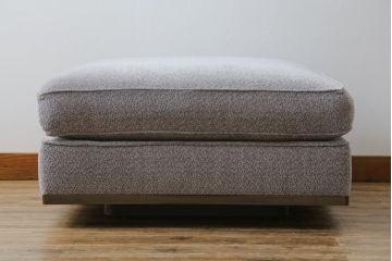 中古　イタリア　ミノッティ(Minotti)　シンプルながら洗練された佇まいのオットマン(フットスツール、1Pソファ、椅子)(R-061473)