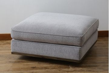 中古　イタリア　ミノッティ(Minotti)　シンプルながら洗練された佇まいのオットマン(フットスツール、1Pソファ、椅子)(R-061473)