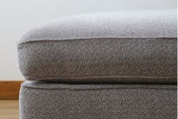 中古　イタリア　ミノッティ(Minotti)　シンプルながら洗練された佇まいのオットマン(フットスツール、1Pソファ、椅子)(R-061473)