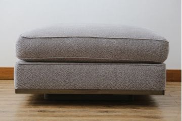 中古　イタリア　ミノッティ(Minotti)　シンプルながら洗練された佇まいのオットマン(フットスツール、1Pソファ、椅子)(R-061473)