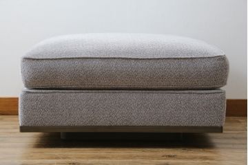 中古　イタリア　ミノッティ(Minotti)　シンプルながら洗練された佇まいのオットマン(フットスツール、1Pソファ、椅子)(R-061474)