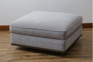 中古　イタリア　ミノッティ(Minotti)　シンプルながら洗練された佇まいのオットマン(フットスツール、1Pソファ、椅子)(R-061474)