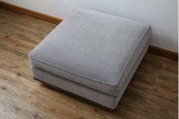 中古　イタリア　ミノッティ(Minotti)　シンプルながら洗練された佇まいのオットマン(フットスツール、1Pソファ、椅子)(R-061474)