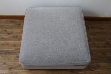 中古　イタリア　ミノッティ(Minotti)　シンプルながら洗練された佇まいのオットマン(フットスツール、1Pソファ、椅子)(R-061474)