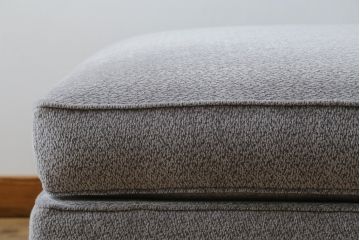 中古　イタリア　ミノッティ(Minotti)　シンプルながら洗練された佇まいのオットマン(フットスツール、1Pソファ、椅子)(R-061474)
